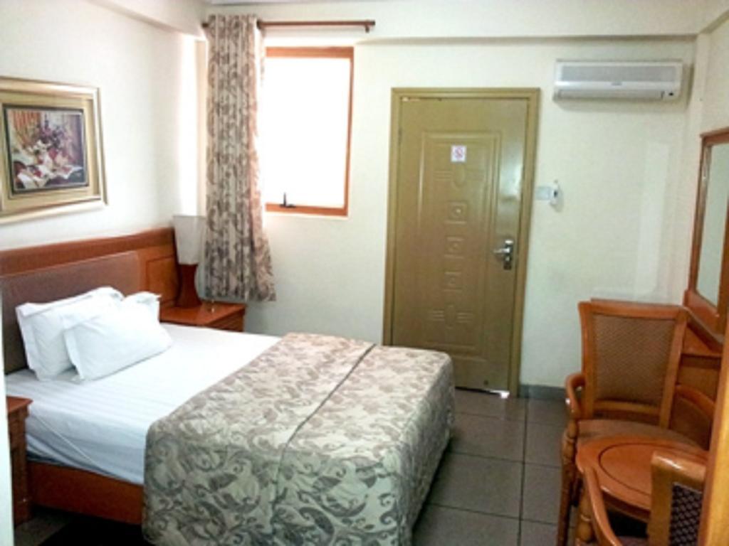 Sunset Hotel Kumasi Habitación foto